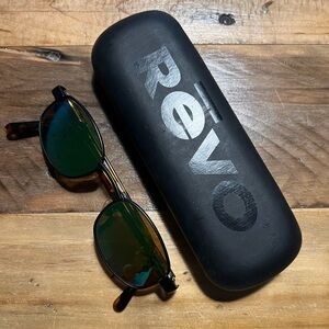 Revo Sunglasses Green Lense Tortoiseshell Temples. Pre-owned excellent condition